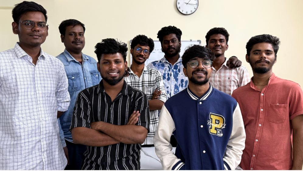 Team members of Noukha
