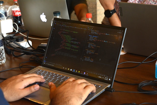 SaaS Development Agency vs SaaS Company What’s the Difference